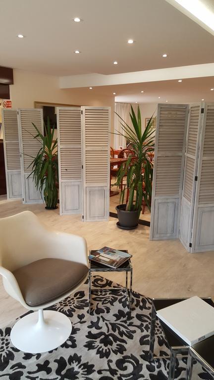 Hotel Le Galoubet Villeneuve-Loubet Exterior foto