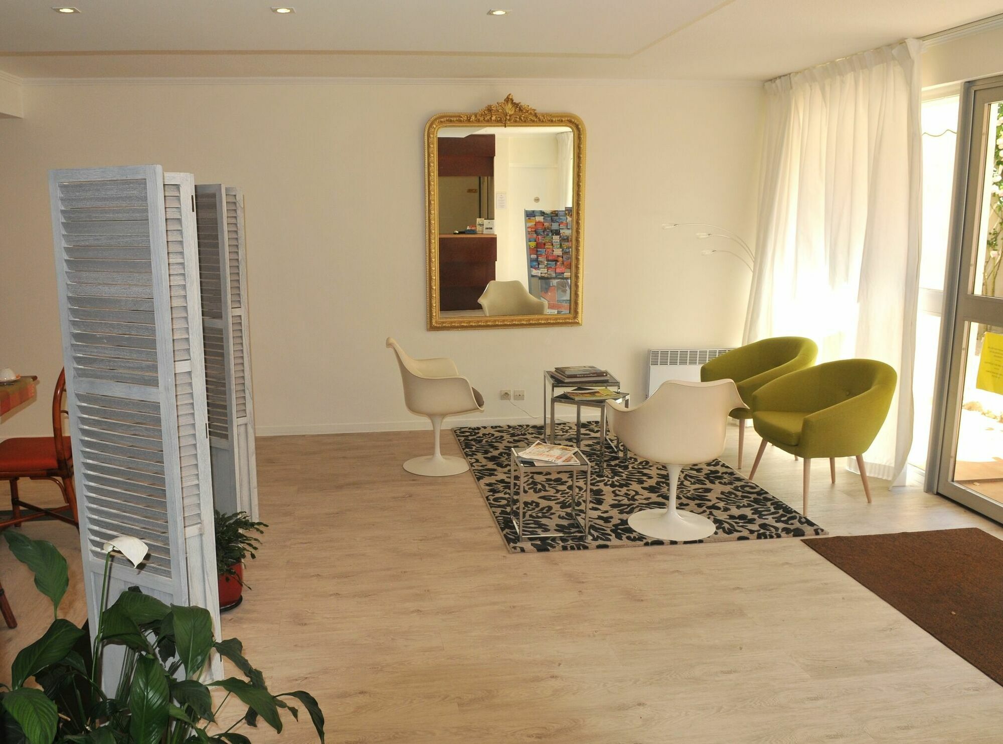 Hotel Le Galoubet Villeneuve-Loubet Exterior foto